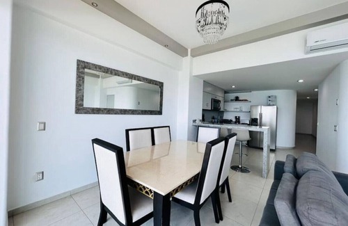Zona Dorada Apartment | Tramonto 502, Centrico Depa con Vista al Mar!