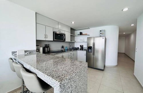 Zona Dorada Apartment | Tramonto 502, Centrico Depa con Vista al Mar!