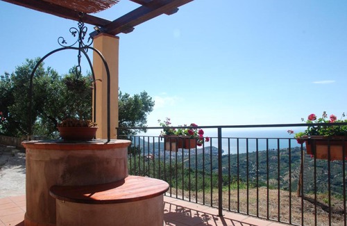 Ogliastro Cilento Bed & Breakfast | Tramonto Su Capri