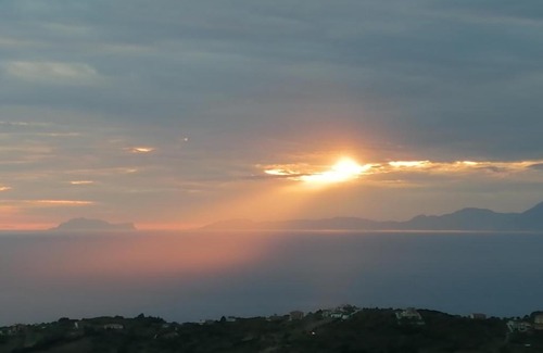 Ogliastro Cilento Bed & Breakfast | Tramonto Su Capri