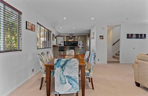 St. Heliers House | Tranquil Family Retreat close to St Heliers Beach