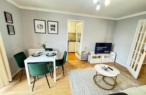 Island Gardens Apartment | Tranquil 2 bed Apt Near Downtown & Free Parking