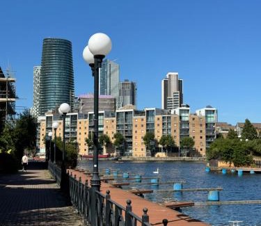 Island Gardens Apartment | Tranquil 2 bed Apt Near Downtown & Free Parking