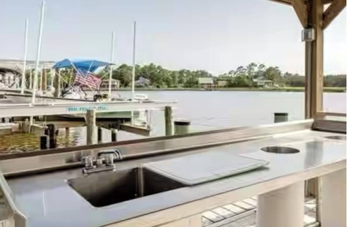 Gulf Park Estates Condo | Tranquil 2-bedroom condo in Ocean Springs with fitness room, WiFi