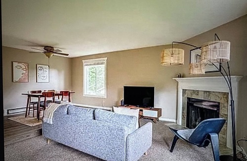 Norkirk Apartment | Tranquil 2-bedroom apartment with WiFi in Kirkland