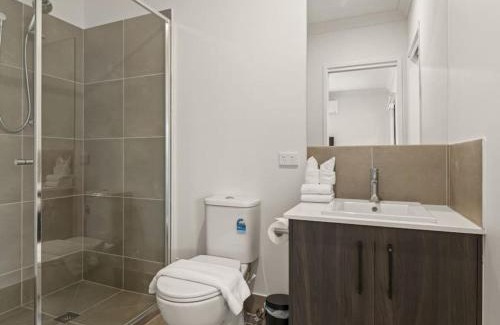 Browns Plains House | Tranquil 2BR Retreat with Local Charm and Comfort