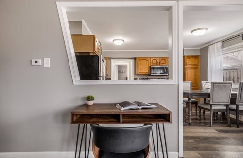 Midlothian House | Tranquil 3 BD/1 BA