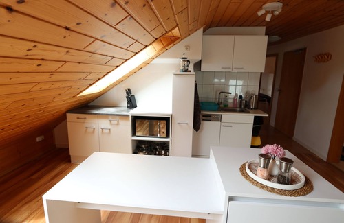 Waag Apartment | Tranquil 3-bedroom apartment with WiFi in Schöllkrippen