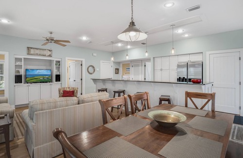 White's Gulfview House | Tranquil 30A Beach Bungalow: Steps from Sea, Pool with Golf Cart & Cruiser Bikes
