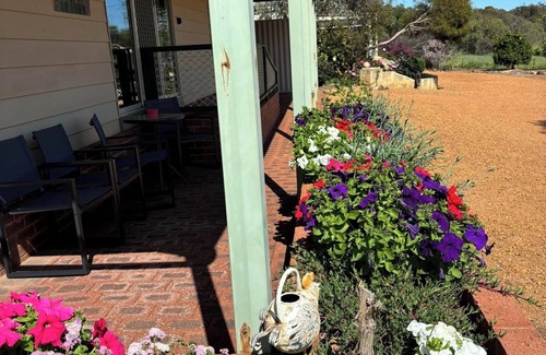 York Cabin | Tranquil and scenic family friendly 2 bedroom Cottage & Farm Stay near York WA