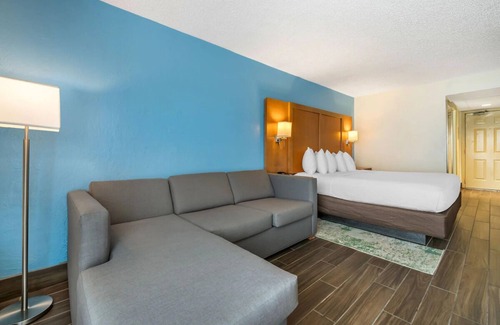 Seabreeze Park House | Tranquil Beachfront Stay | Unwind or Explore—Adventure Awaits by the Sea