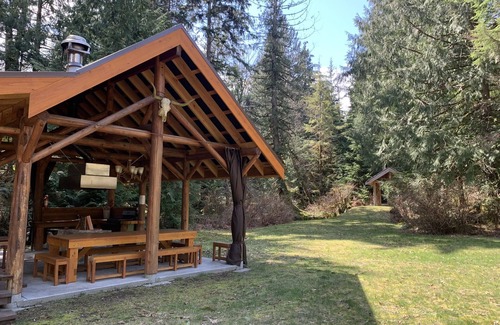 Lake Cowichan Villa | Tranquil Cowichan Riverfront Home