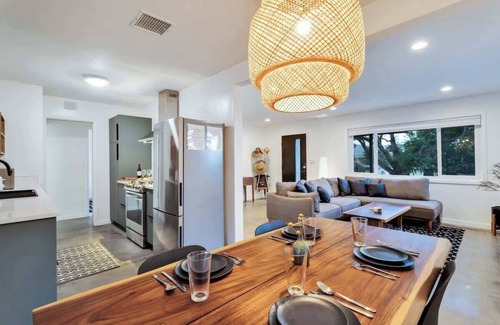 Joshua Tree House | Tranquil Desert Escape: 10 Min walk to JT Village!