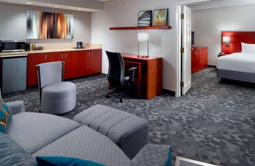Home Park Hotel | Tranquil Escape in Atlanta! 2 Spacious Units, Pets Allowed, Seasonal Pool!