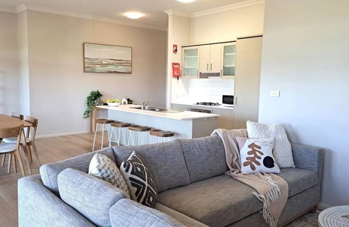 Hillvue House | Tranquil Escape with Mountain & Golf Course Views