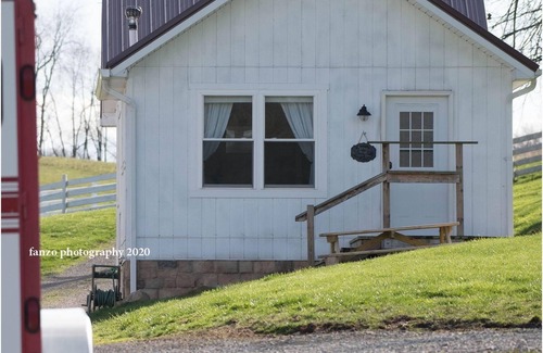 Aultman Cabin | Tranquil farm cabin with AC in charming Indiana
