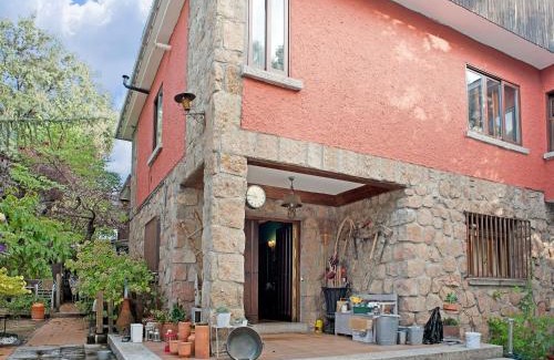 Galapagar House | Tranquil Garden Hideaway