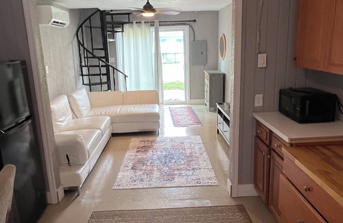 Rural Estates House | Tranquil Guest House In a Very Quiet Neighborhood