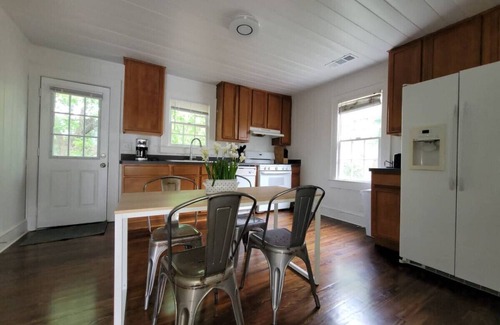 Home Park House | Tranquil Home in ATL- Sleeps 9