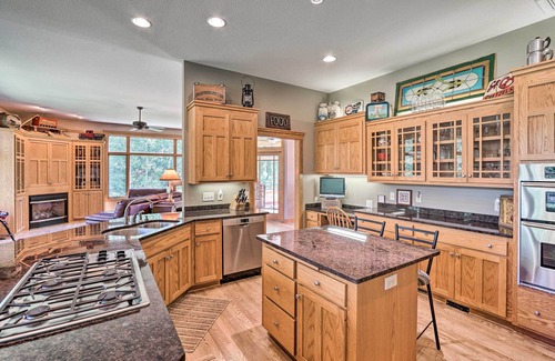 Lake Elmo House | Tranquil Lake Elmo Farmhouse: Hiking Nearby!