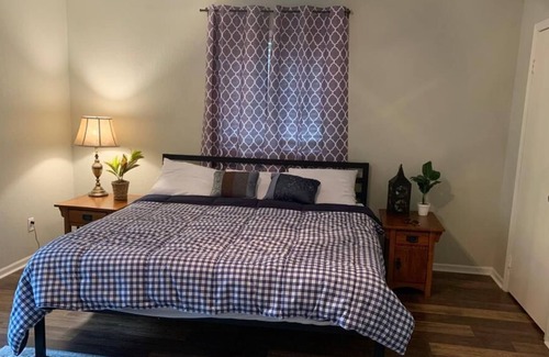 Canadian Lakes Cottage | Tranquil lake front cottage with spa tub-2 minutes to Royal restaurant and pool