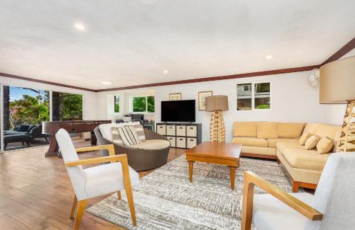 Portlock House | Tranquil Marina Front Pool House Resort
