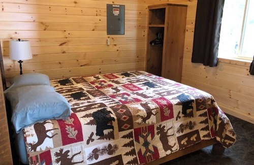 Puposky Resort | Tranquil resort with AC in charming Tenstrike