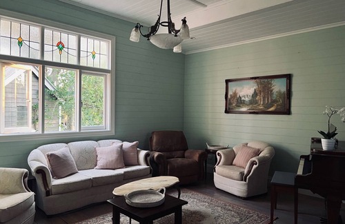 Ewingsdale House | Tranquil Retreat: Charming Country Homestead on 12 Acres, 6km to Byron Bay