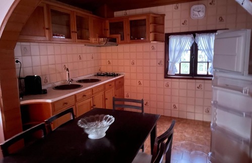 Cinfaes House | Tranquil, river front house with WiFi in Cinfães 2 bikes and 2 paddle boards