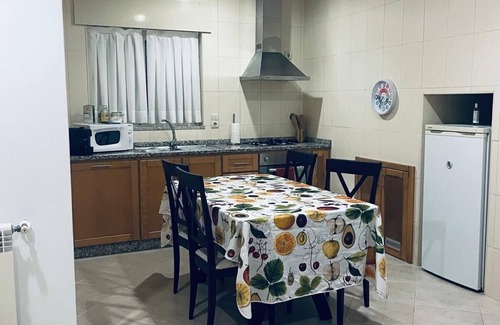 Cinfaes House | Tranquil, river front house with WiFi in Cinfães 2 bikes and 2 paddle boards
