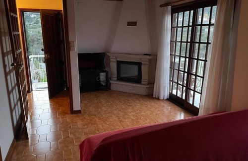Cinfaes House | Tranquil, river front house with WiFi in Cinfães 2 bikes and 2 paddle boards