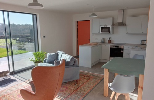 Llandefalle Apartment | Tranquil setting overlooking the Black Mountains in a well-equipped apartment.