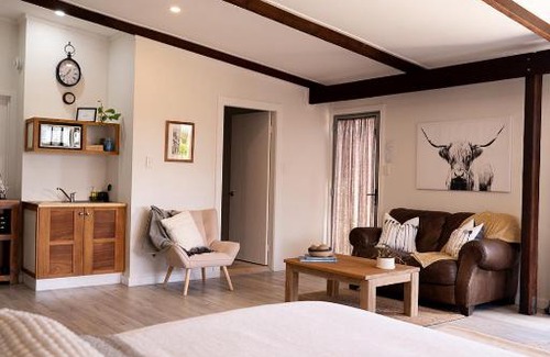 Beechwood House | Tranquil, spacious and private garden retreat