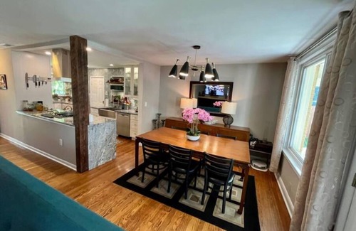 University City House | Tranquil three bedroom SpaHome in central St. Louis.