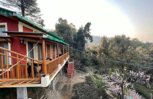 Kaul Apartment | Tranquil View Cottage - Private Room with Balcony