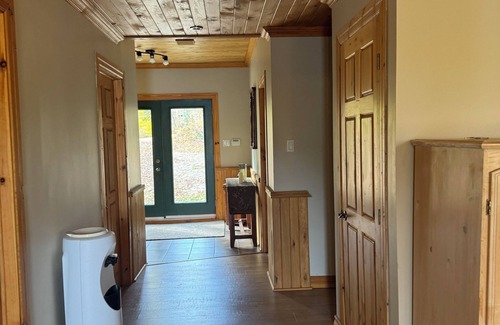 Blue Sea Cabin | Tranquility awaits you in this luxurious 3 bedroom chalet with sleep camp