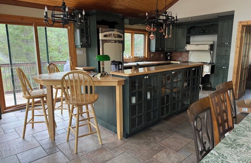 Blue Sea Cabin | Tranquility awaits you in this luxurious 3 bedroom chalet with sleep camp