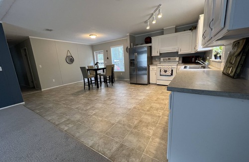 Land O' Lakes House | Tranquility house close to airport, beach, mall, park, zoo.