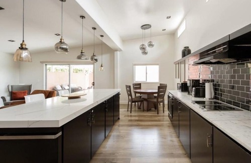 Melrose Villa | Tranquility in Prime Location