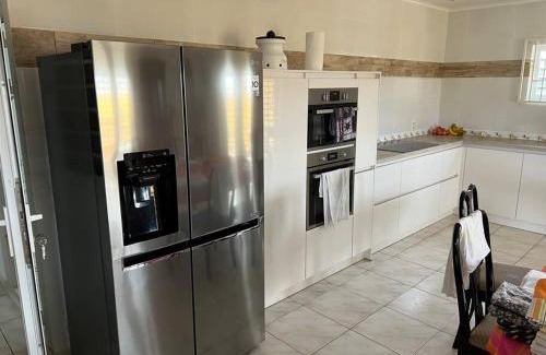 Soto Villa | Traumhaus am Hang mit privatem Pool