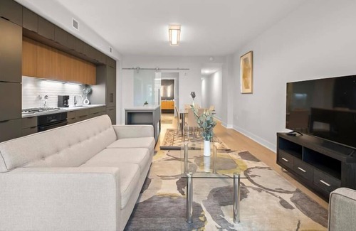 NoMa House | Travel Anywhere in NoMa | Near Transit | Gym + Rooftop | DC