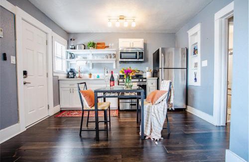 Willmore Apartment | Traveler's Choice Central Location, Prkg & Patio LBD