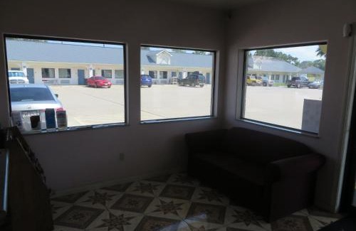 Liberty Hotel | Travelers Inn and Suites Liberty