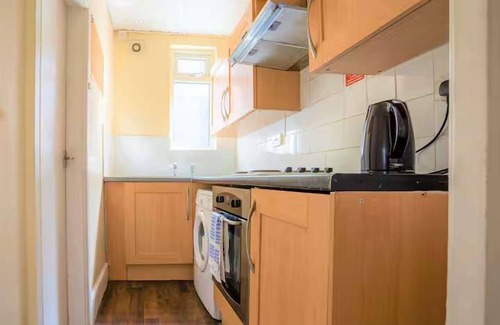 Liverpool Apartment | Travellers Economic Retreat in Orrell Park