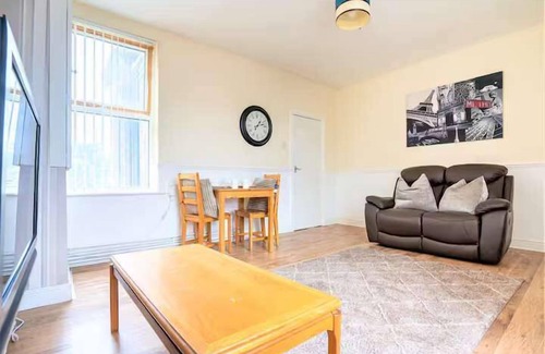 Liverpool Apartment | Travellers Economic Retreat in Orrell Park