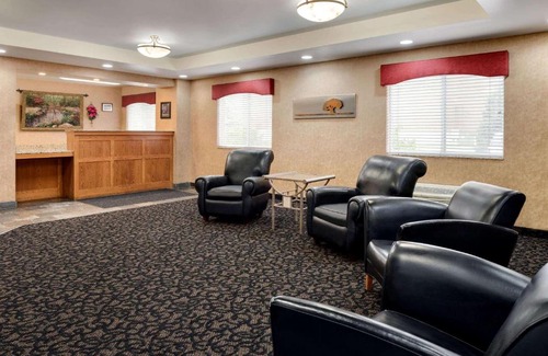 Clinton Hotel | Travelodge by Wyndham Clinton Valley West Court