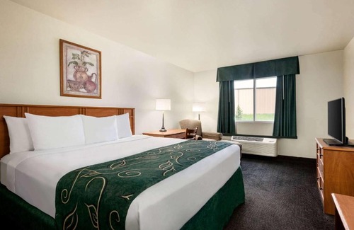 Clinton Hotel | Travelodge by Wyndham Clinton Valley West Court