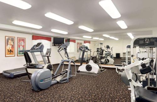 Clinton Hotel | Travelodge by Wyndham Clinton Valley West Court