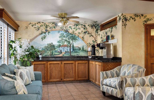 Lemoore Hotel | Travelodge by Wyndham Lemoore Near Naval Air Station