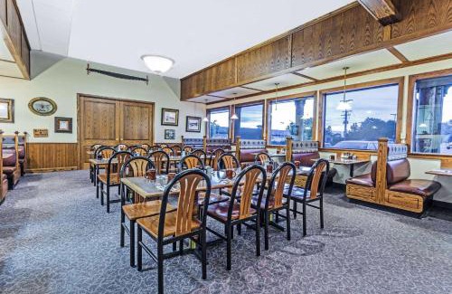Halsey Hotel | Travelodge by Wyndham Pioneer Villa